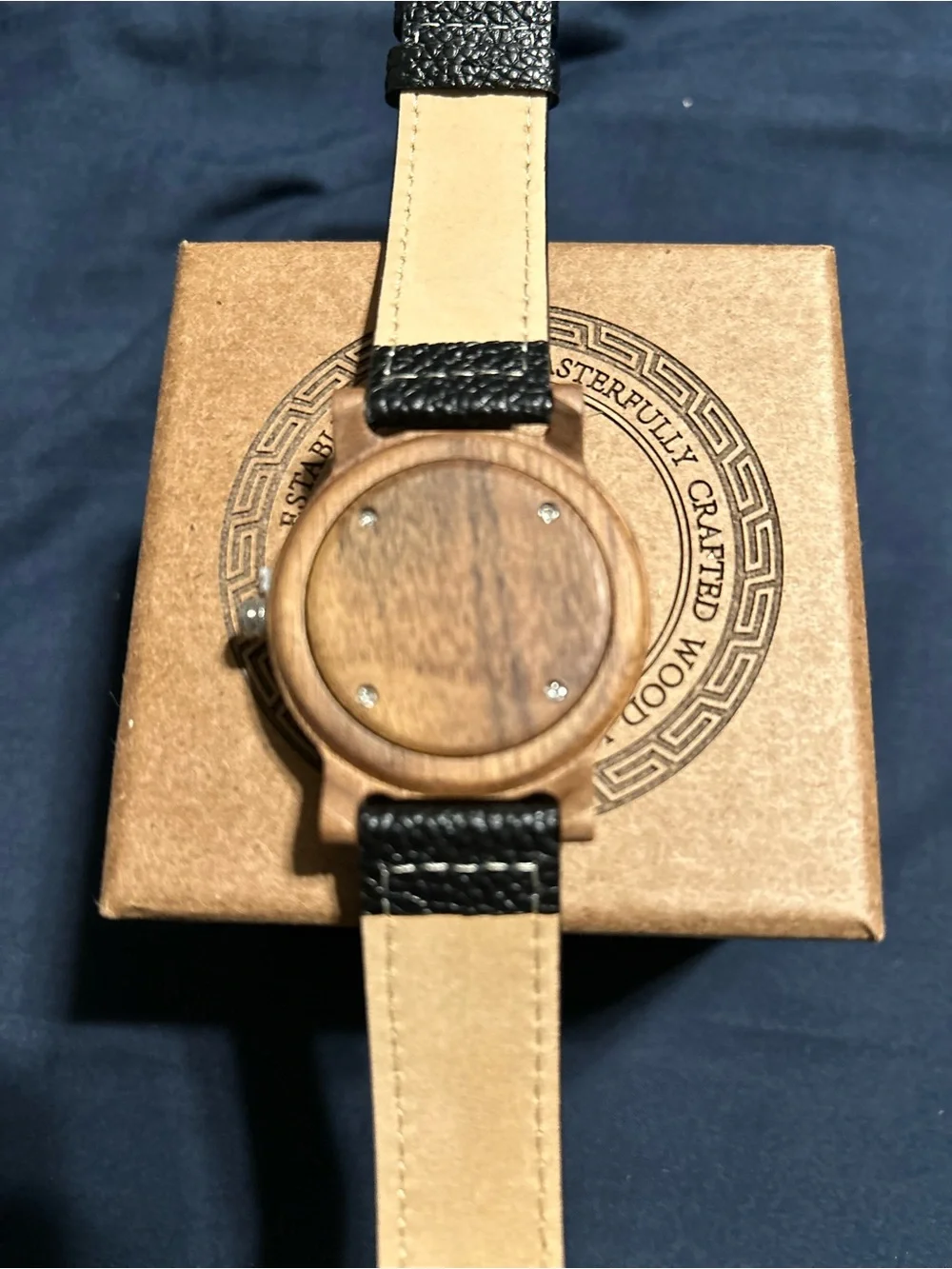 **NEW** AVANT WOOD 40mm Minimalist Watch w/ Walnut Case & Leather Band
